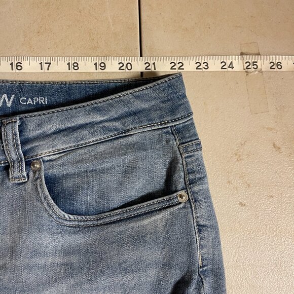 Westport Signature Fit Light Wash Capri Jeans – 24W - Picture 6 of 11